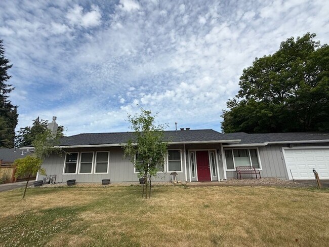 Building Photo - Rare Large Four Bedroom Home Plus Office W...