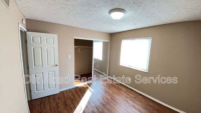 Building Photo - 1415 Villa Ct