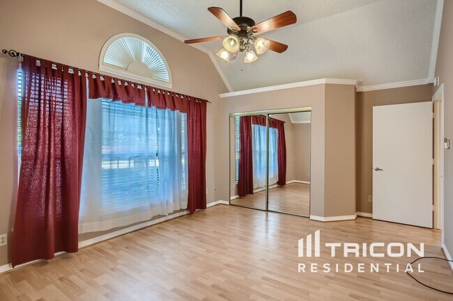 Building Photo - 2708 Hemingway Dr