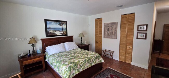 Building Photo - 4317 SW 62nd Ave