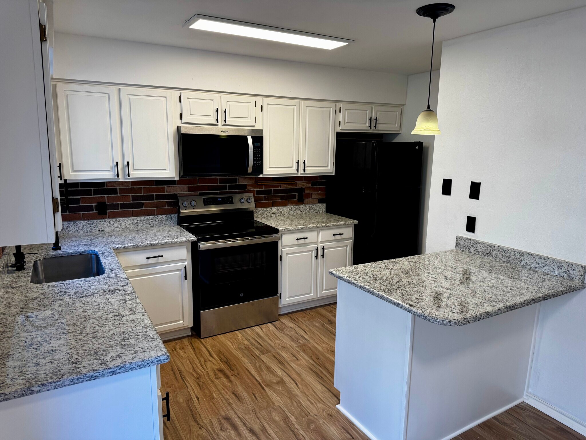 Building Photo - 2058 Owasso St