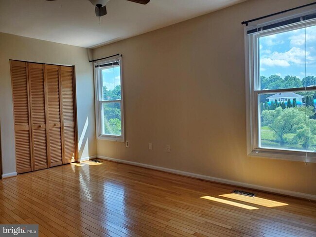 Building Photo - 14920 Forest Landing Cir