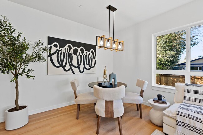 Building Photo - Modern Elegance in the Heart of Wallingford