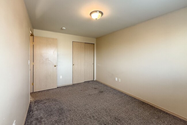 Building Photo - South Richland 4-Bedroom Home With Large Backyard