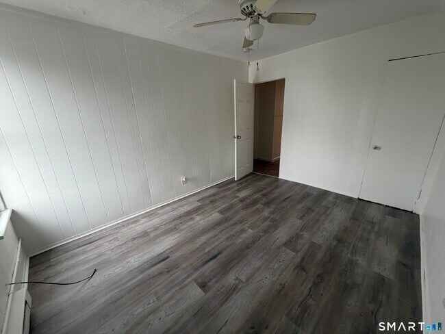 Building Photo - 571 Baldwin St