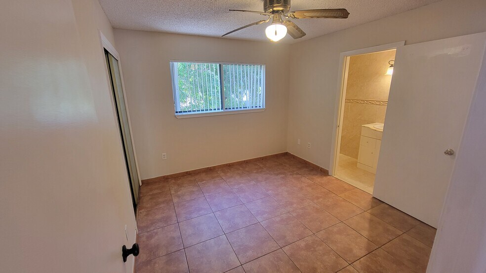 Building Photo - 44 Gumbo Limbo Ave