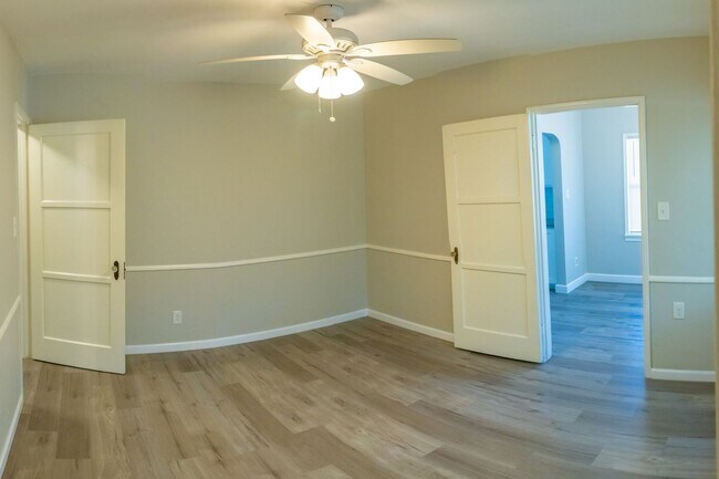 Building Photo - 2nd St., 829-831