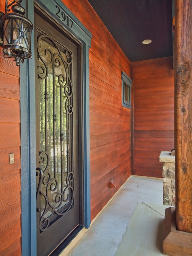 Building Photo - 2917 Rio Grande St
