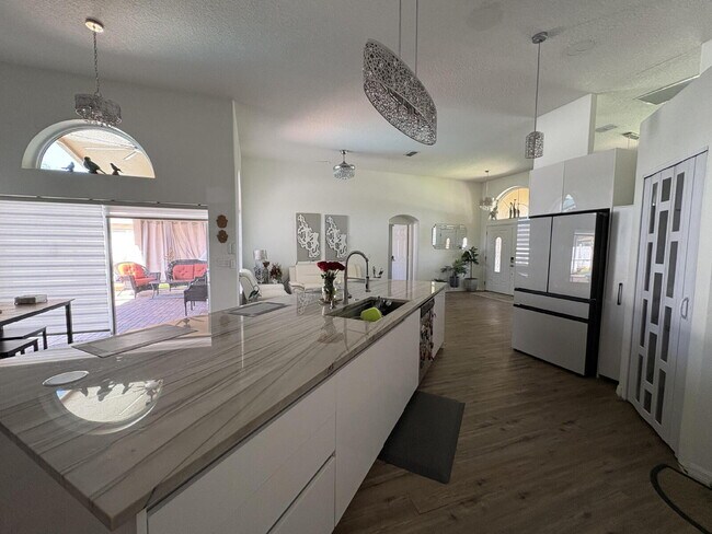 Building Photo - Spacious 4-Bedroom Oasis with 3 Full Baths in the Beautiful Community of Indian Lakes in St. Clou...