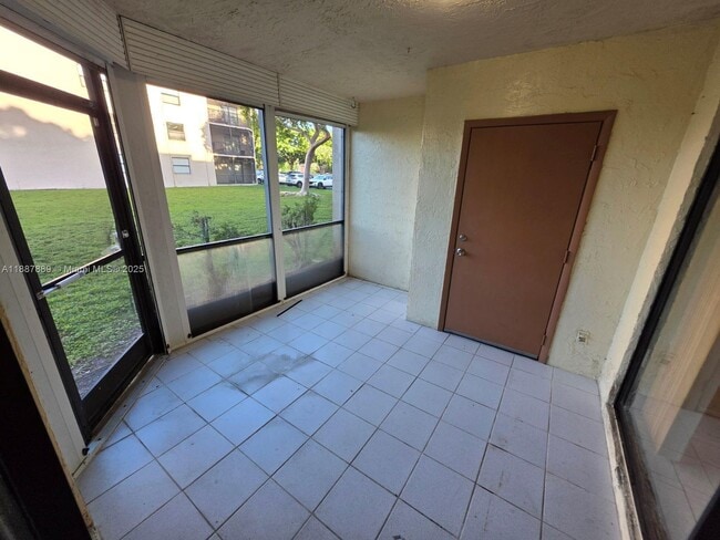 Building Photo - 3252 Foxcroft Rd