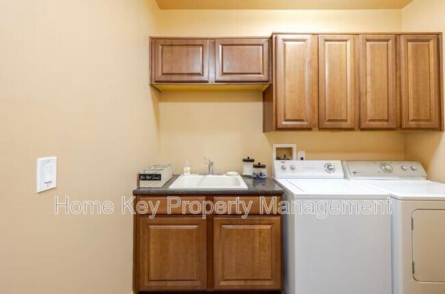 Building Photo - 1593 E Scenic Sunrise Dr