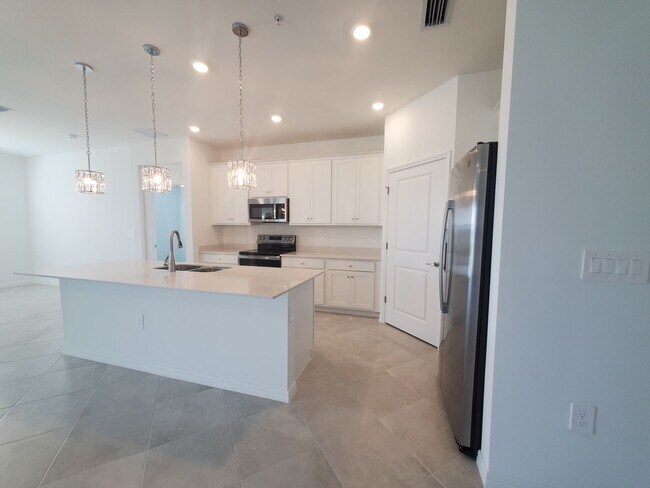 Building Photo - 20660 HAZELNUT Ct