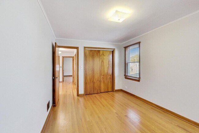 Building Photo - 5644 N Meade Ave