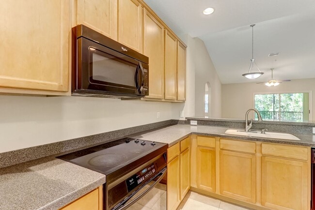 Building Photo - Beautiful 3BR/2BA Condo in Gated Stoney Creek – Close to Amelia Island