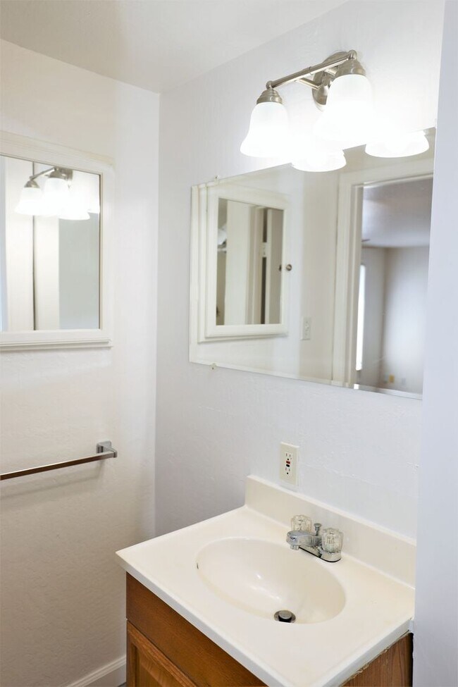 Building Photo - Cozy Studio w/ Private Fenced-In Yard and ...