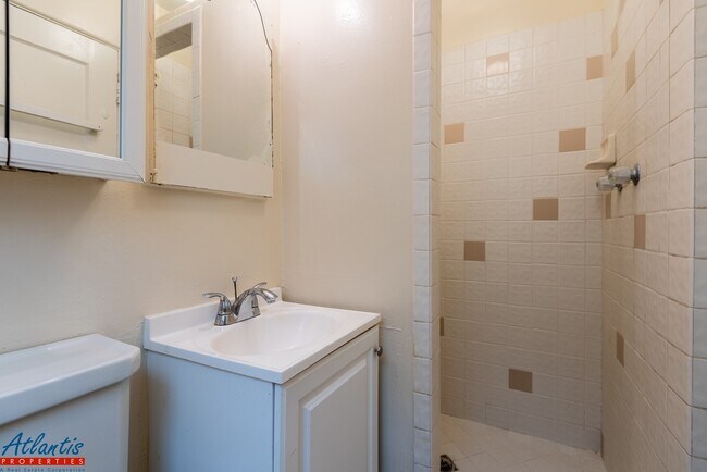 Building Photo - 211 Capitola Ave