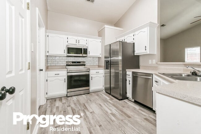 Building Photo - 7792 Sarah Ann Dr S