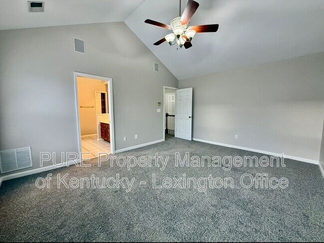 Building Photo - 552 Forest Hill Dr