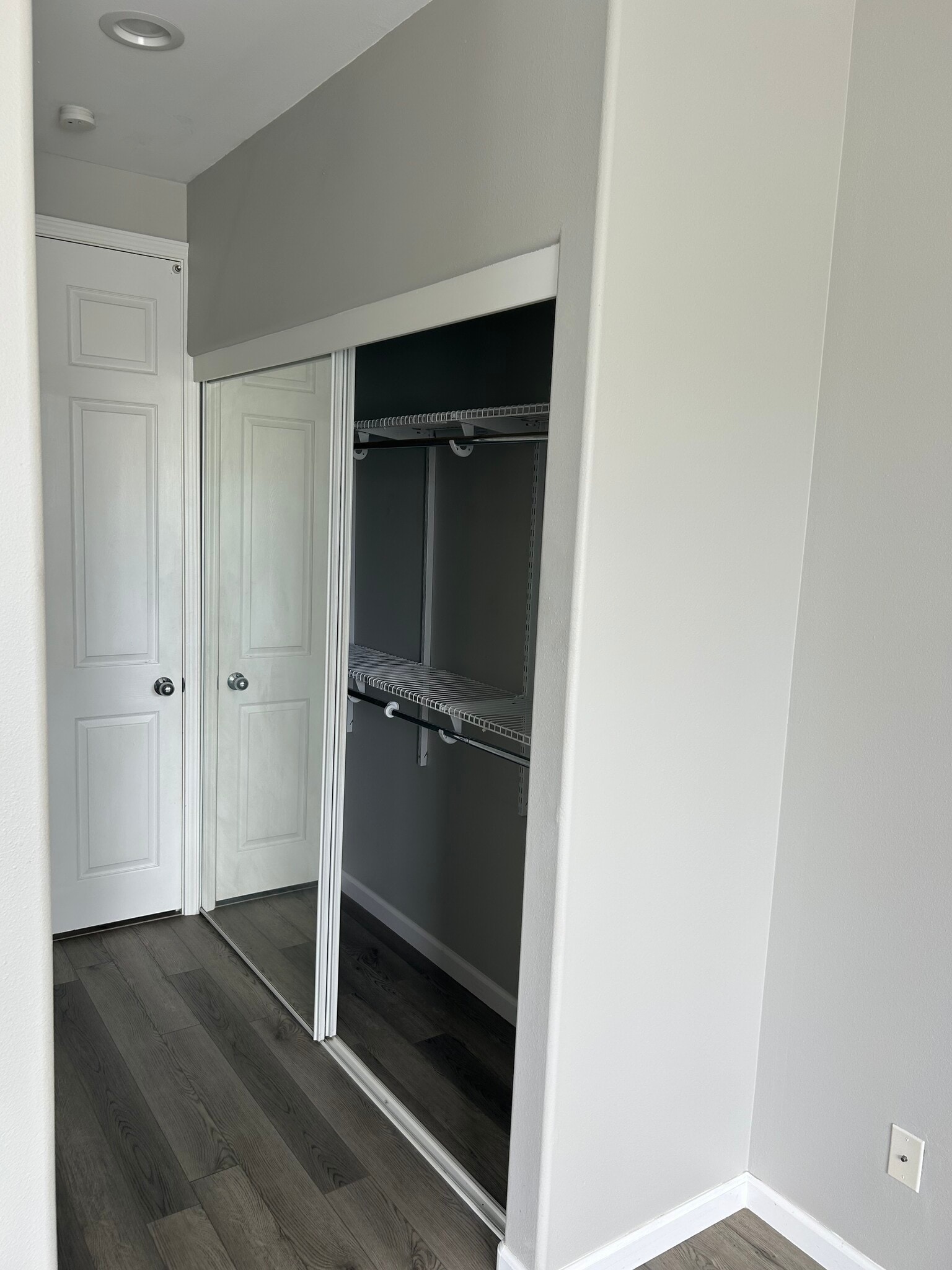 Master bedroom entry and closet - 75-6009 Alii Dr