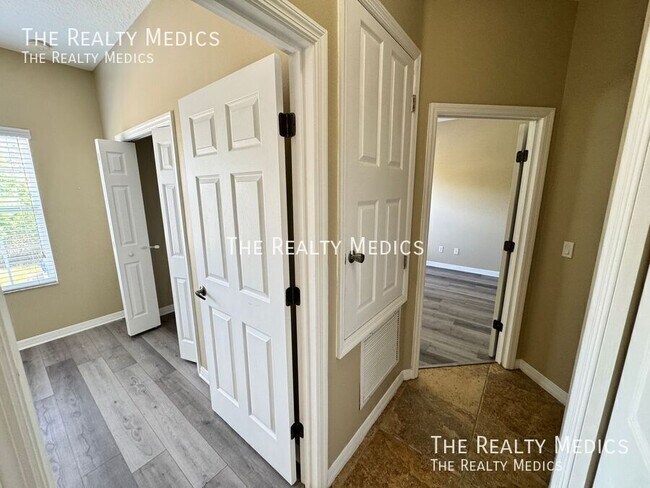 Building Photo - 2898 Oakwater Dr