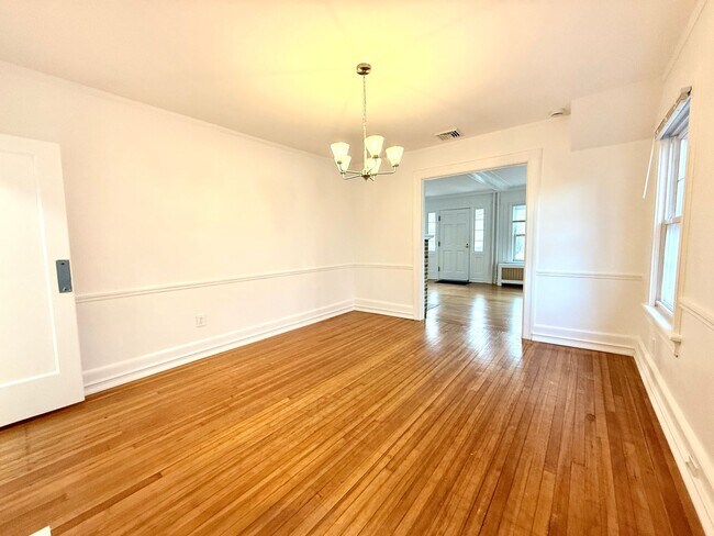 Building Photo - Timeless and Refined 3BR/2.5BA Colonial in Uptown Kingston