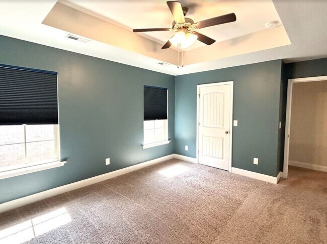 Building Photo - BEAUTIFUL THREE BED, TWO BATH FULL BRICK H...