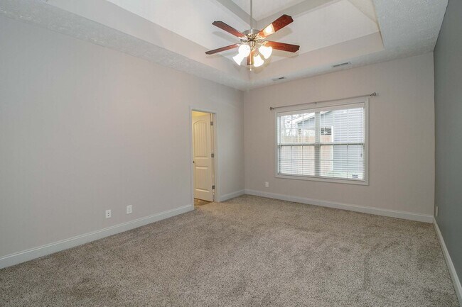 Building Photo - 1271 Eagle's View Dr