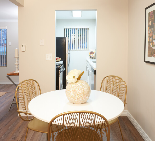 Dining room - 2186 800 E