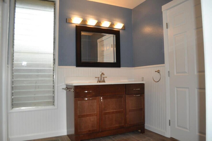 Building Photo - 1017 Downing Ave