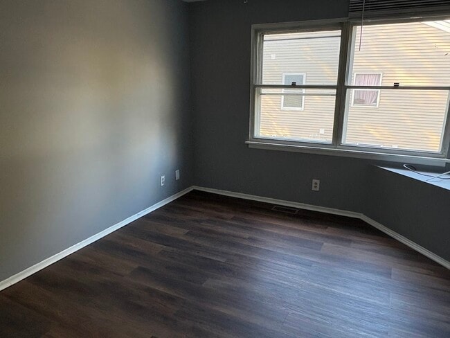 Building Photo - 4W S Fernwood Dr