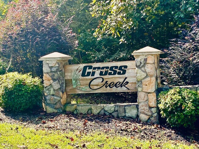 Primary Photo - 112 Creek Side Dr