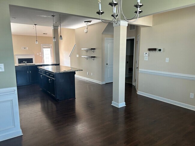 Building Photo - 2120 Courtland Dr