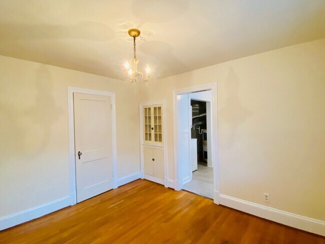 Building Photo - 4208 Fitzhugh Ave