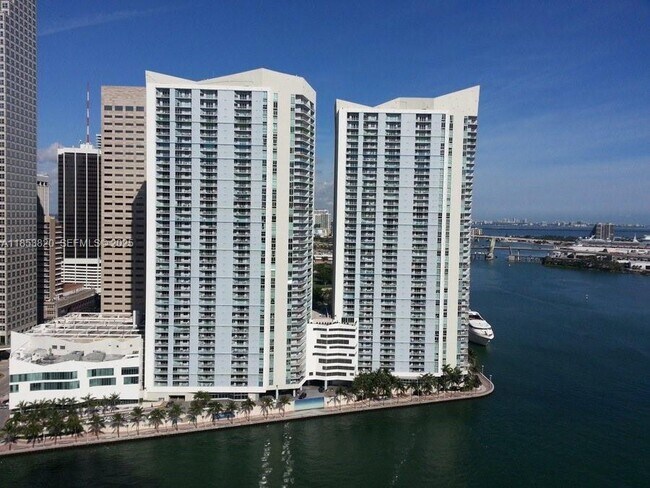Building Photo - 335 S Biscayne Blvd