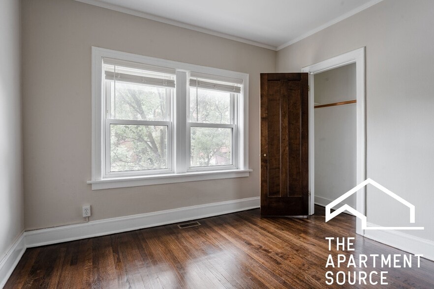 Building Photo - 1604 W Berwyn Ave