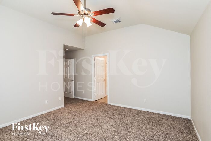 Building Photo - 12307 Thoreau Dr