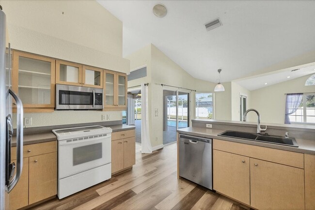 Building Photo - Annual Pool Home for Rent in Englewood