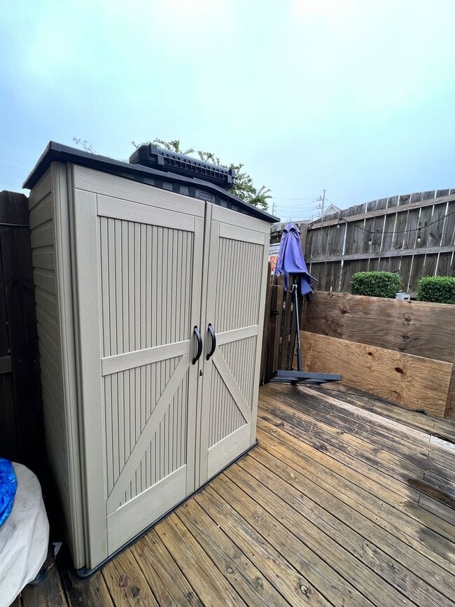 Building Photo - Parkview Condo- Unit H