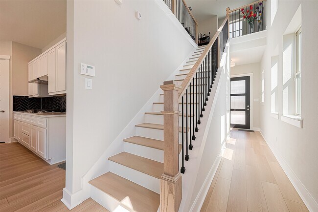 Building Photo - 10915 Brambling Wood Dr