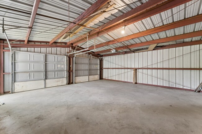 Building Photo - Welcome home to this stunning, light-filled rental that truly has it all! Featuring huge living s...