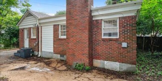 Building Photo - 4 Bedroom, 2 Bathroom Near Park & Goodlett