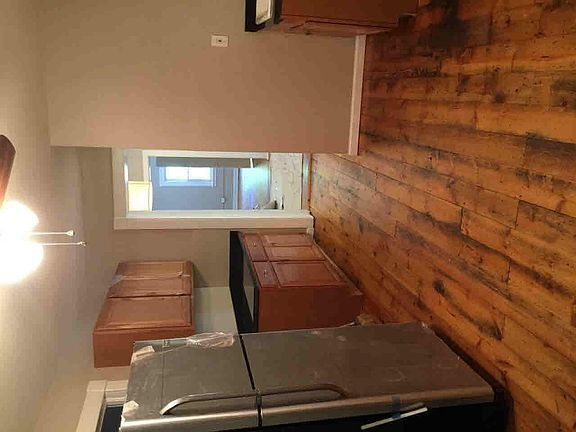 Building Photo - "Chic 2-Bed Gem with Granite Elegance in P...