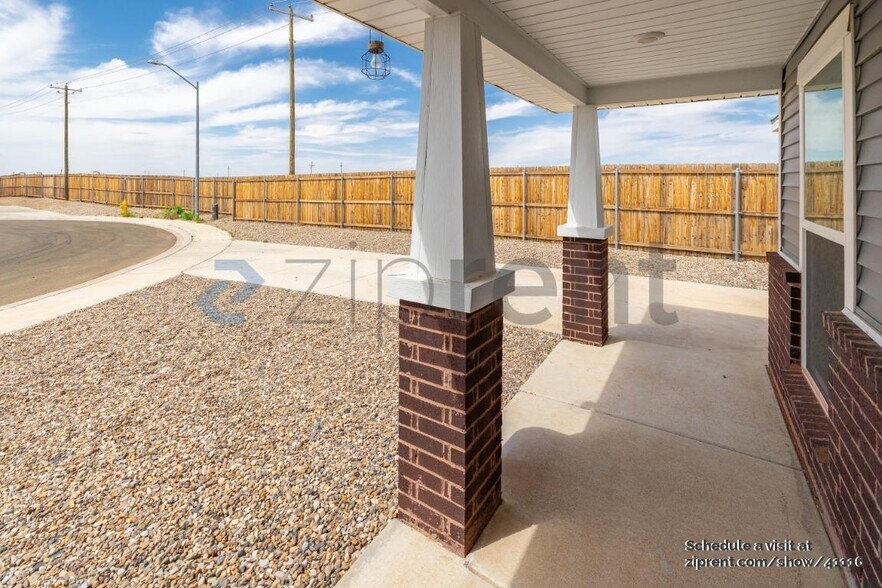 Building Photo - 1318 E 93rd St