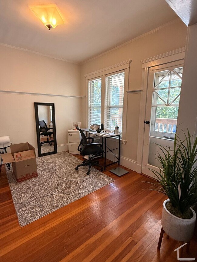 Building Photo - Beautiful Brighton townhouse with in unit laundry and included parking available 9/1/26
