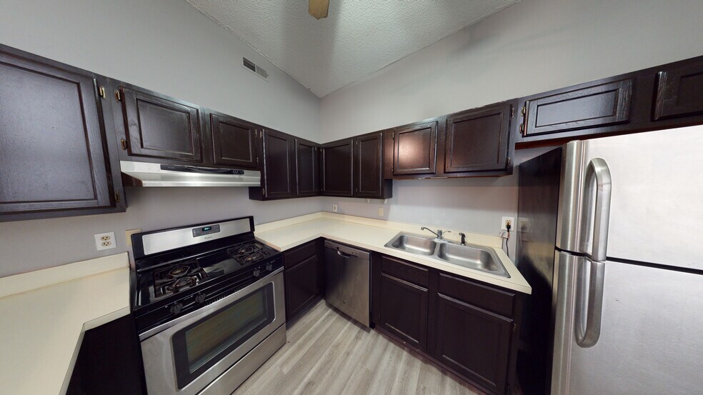 Kitchen - 842 N High St