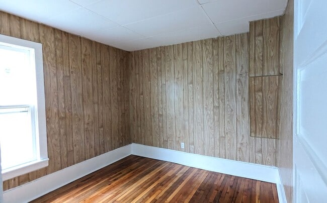 Building Photo - 2404 Leahy St