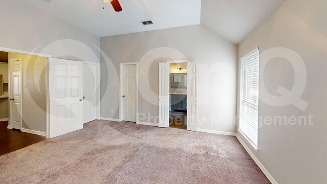 Building Photo - 6201 Grantham Dr