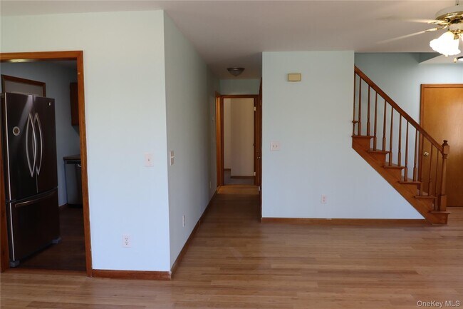 Building Photo - 45 Laurel Hollow Rd