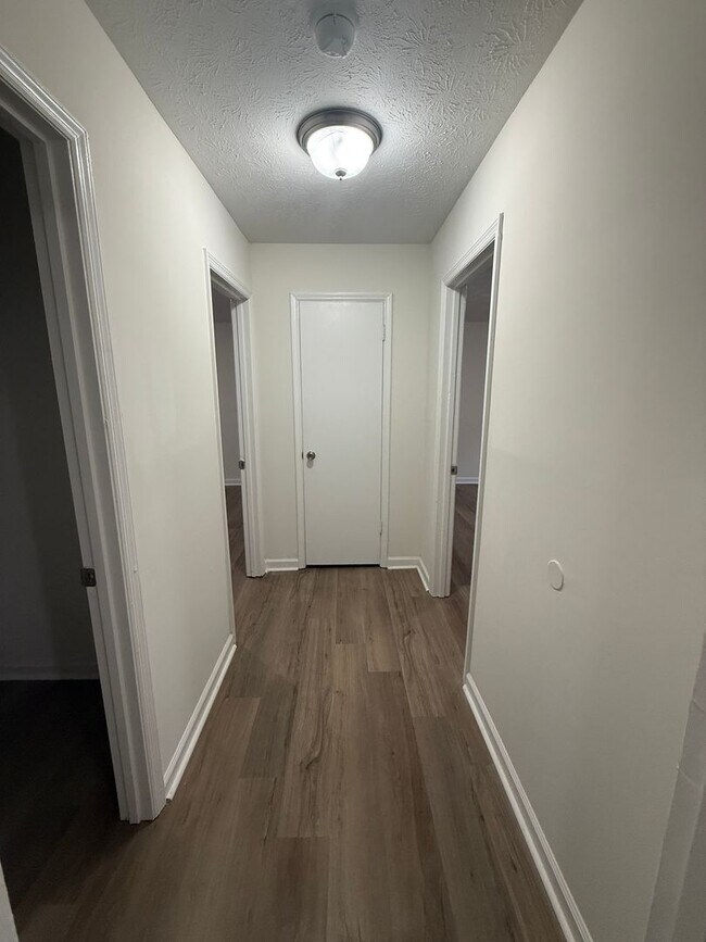 Building Photo - 345/347 Rustwood Dr