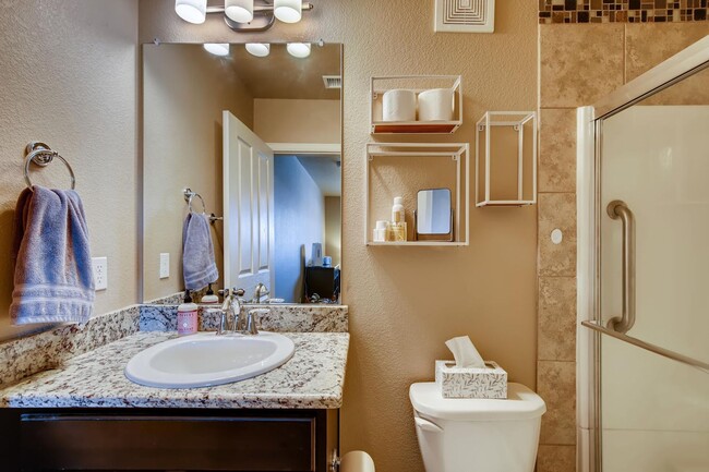 Building Photo - Evolve Real Estate: Beautiful 2 bedroom Pl...